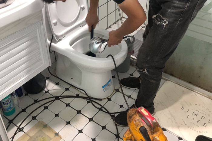 衢州马桶堵塞自己疏通还是找师傅?专业上门服务让你省时更省心